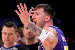 Bucks Lakers Basketball